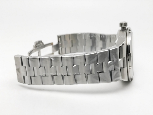 Overseas 4500V SS/SS Blue MKS MY9015 Cal5100 $378.00