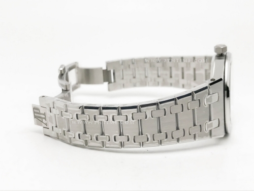 Royal Oak Ladies 67650ST 33mm SS/SS Wht/Stk ZF Sw Qtz