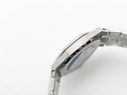 Royal Oak Ladies 67650ST 33mm SS/SS Wht/Stk ZF Sw Qtz