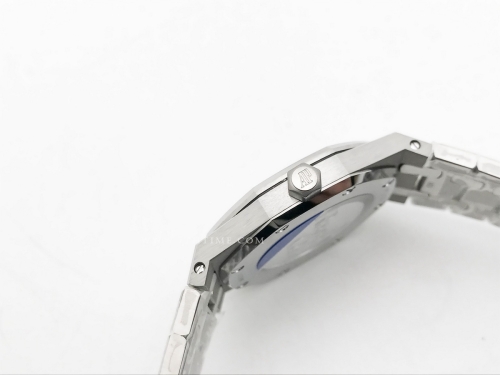 Royal Oak Ladies 67650ST 33mm SS/SS Blue/Stk ZF Sw Qtz