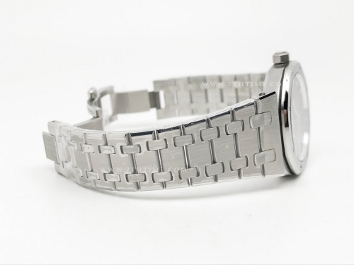 Royal Oak Ladies 67650ST 33mm SS/SS Red/Ara ZF Sw Qtz