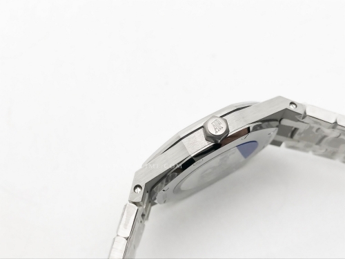 Royal Oak Ladies 67650ST 33mm SS/SS Red/Ara ZF Sw Qtz