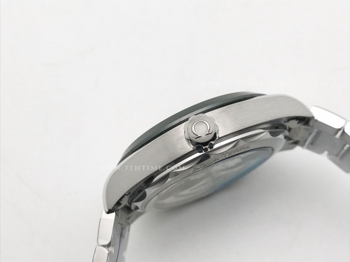 Aqua Terra GMT Worldtimer 43mm SS/SS Green VSF A8938