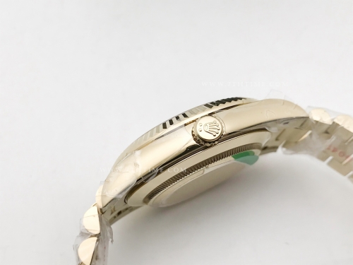 DayDate 228238 40mm 904L Flt Wt YG/YG Blk/Dia Noob A2836