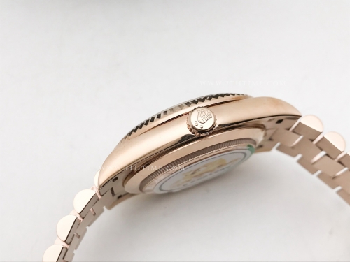 DayDate 40mm 228235 904L Flt Wt RG/RG Wht/Rm KF VR3255