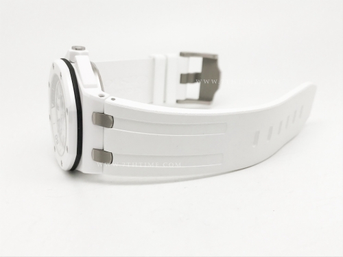 Royal Oak Offshore Diver 15707 Wht CER/RU Wht ZF A3120