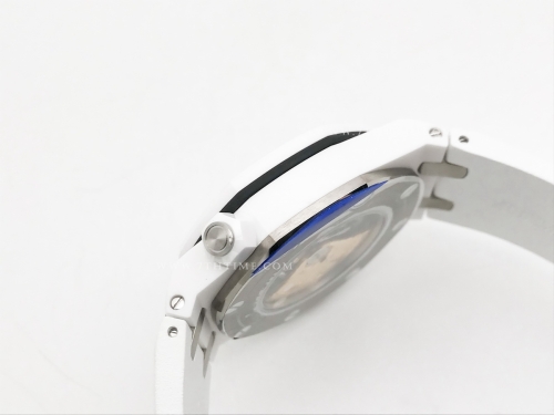 Royal Oak Offshore Diver 15707 Wht CER/RU Wht ZF A3120