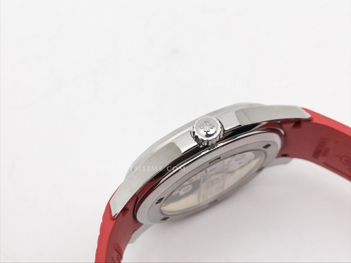 Aquanaut 5167A-012 SS/RU Blk/Red/Num ZF V2 A330