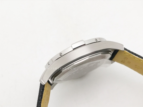 Avenger GMT 44mm SS/NY/LE Black/Yellow OXF A2836