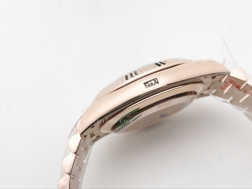 DayDate 40mm 904L Flt RG/RG Blk/Stk GMF VR3255