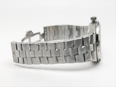 Overseas 4500V SS/SS Blue MKS MY9015 Cal5100 $378.00