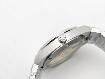 Overseas 4500V SS/SS Blue MKS MY9015 Cal5100 $378.00