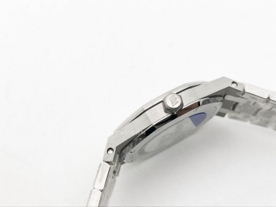 Royal Oak Ladies 67650ST 33mm SS/SS Red/Ara ZF Sw Qtz