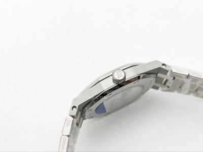 Royal Oak Ladies 67650ST 33mm SS/SS Blk/Stk ZF Sw Qtz