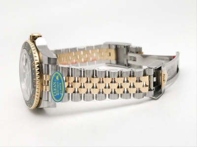 GMT II 126713 904 Jub YG/SS Clean DD3285 CHS