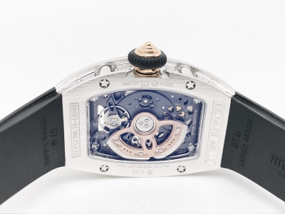 RM07-01 Snow Diam SS/RU Blk/Red Skele ZF CRMA2