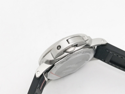 PAM 1579 Submersible Luna Rossa SS/RU White VSF P900