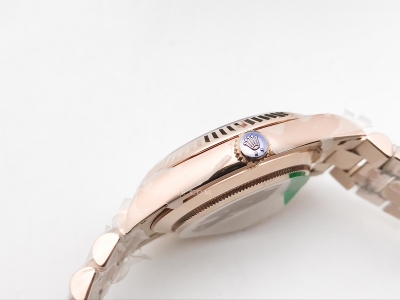 DayDate 40mm 904L Flt Wt RG/RG Grn/Rm/Stk TMF SH3255