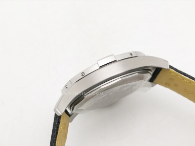 Avenger GMT 44mm SS/NY/LE Black/Yellow OXF A2836