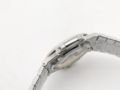 Nautilus Jumbo 5711 SS/SS White/Stk BBF DD324